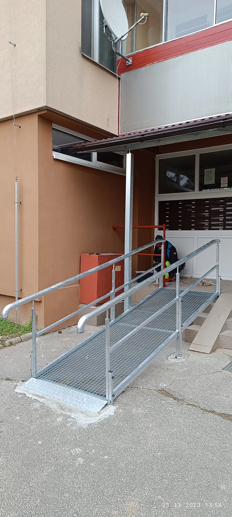 Fotografia žiarovo zinkovanej rampy v Trenčíne